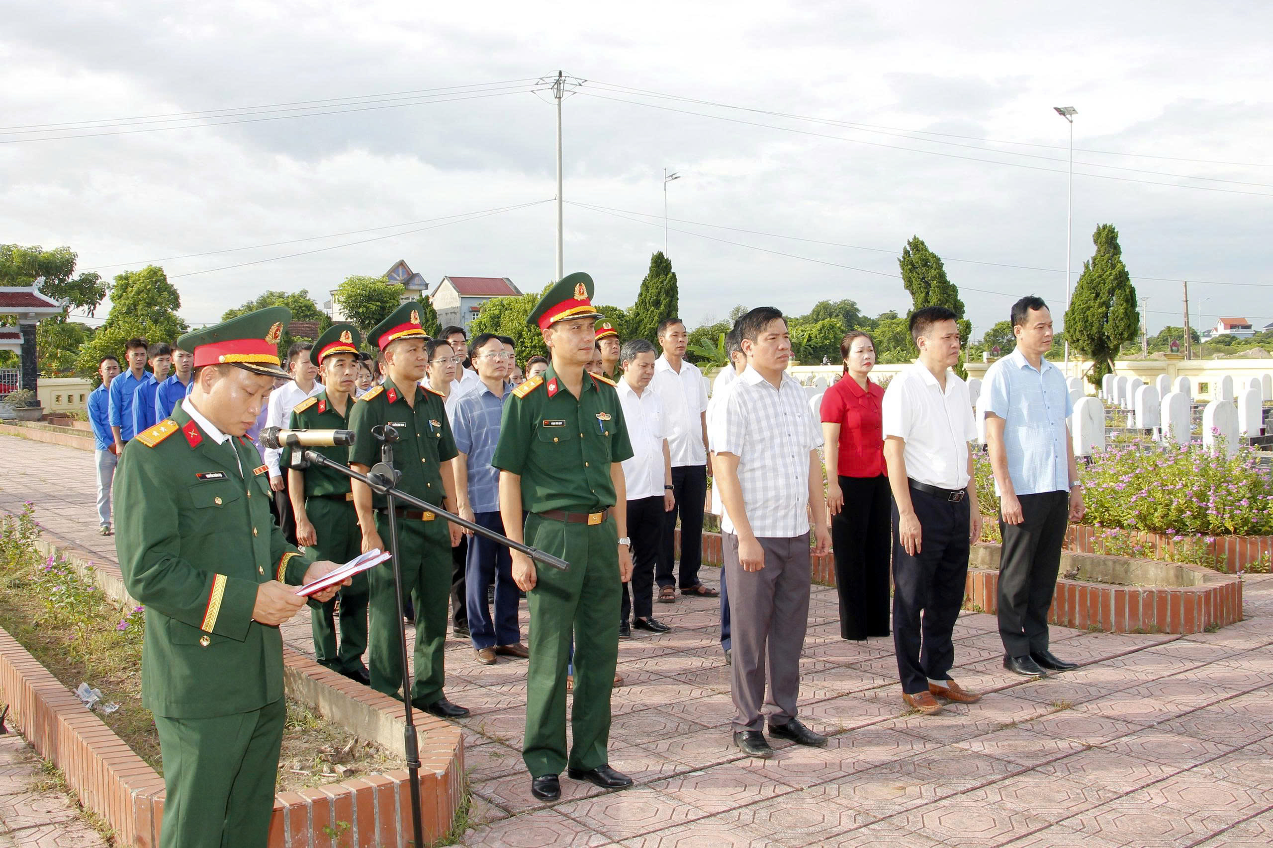 XÃ HỒNG QUANG TỔ CHỨC VIẾNG NGHĨA TRANG LIỆT SĨ NHÂN KỶ NIỆM 79 NĂM NGÀY THƯƠNG BINH – LIỆT SĨ (27/7/1947 – 27/7/2026)