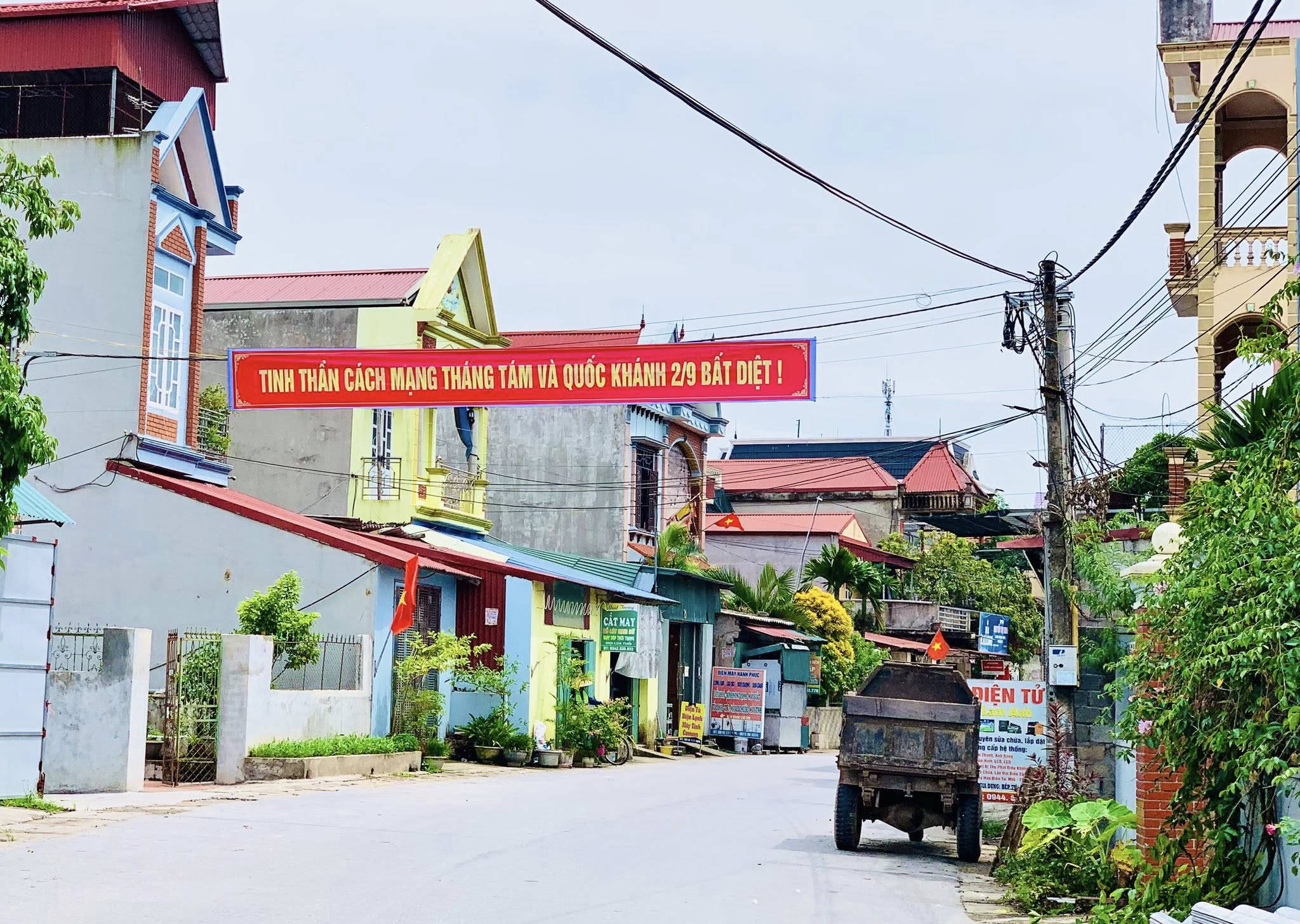 XÃ HỒNG QUANG: TỔ CHỨC NHIỀU HOẠT ĐỘNG CHÀO MỪNG KỶ NIỆM 80 NĂM CÁCH MẠNG THÁNG TÁM THÀNH CÔNG VÀ QUỐC KHÁNH NƯỚC CỘNG HÒA XÃ HỘI CHỦ NGHĨA VIỆT NAM (02/9/1945 – 02/9/2025); 80 NĂM  NGÀY TRUYỀN THỐNG CÔNG AN NHÂN DÂN VIỆT NAM (19/8/1945-19/8/2025)