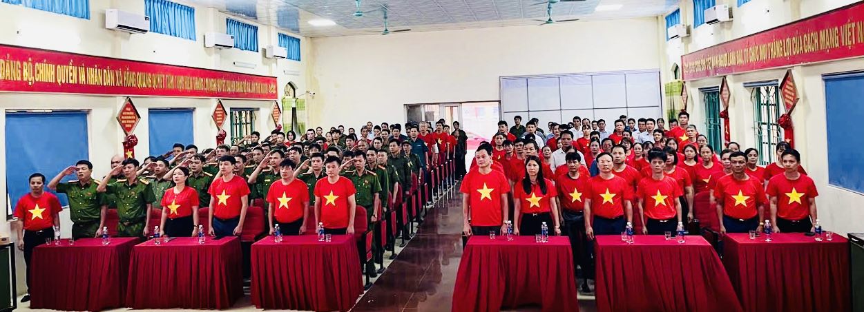 Xã Hồng Quang:  Tổ chức lễ chào cờ “Tôi yêu Tổ quốc tôi, quê hương tôi”