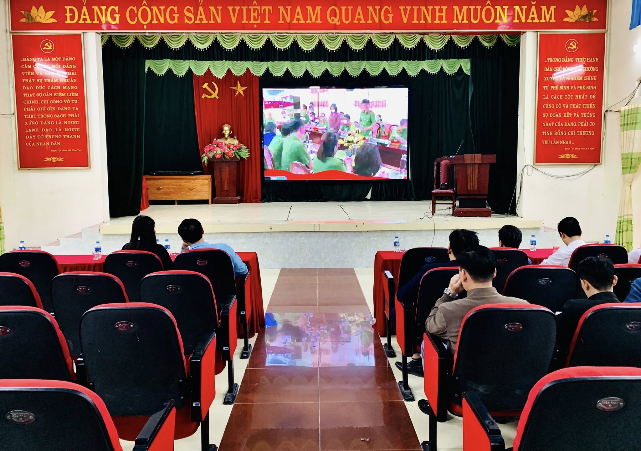 ĐẢNG UỶ XÃ HỒNG QUANG: THAM GIA HỘI NGHỊ TRỰC TUYẾN TOÀN QUỐC TỔNG KẾT CÔNG TÁC PHÒNG, CHỐNG THAM NHŨNG, LÃNG PHÍ, TIÊU CỰC NHIỆM KỲ ĐẠI HỘI XIII CỦA ĐẢNG