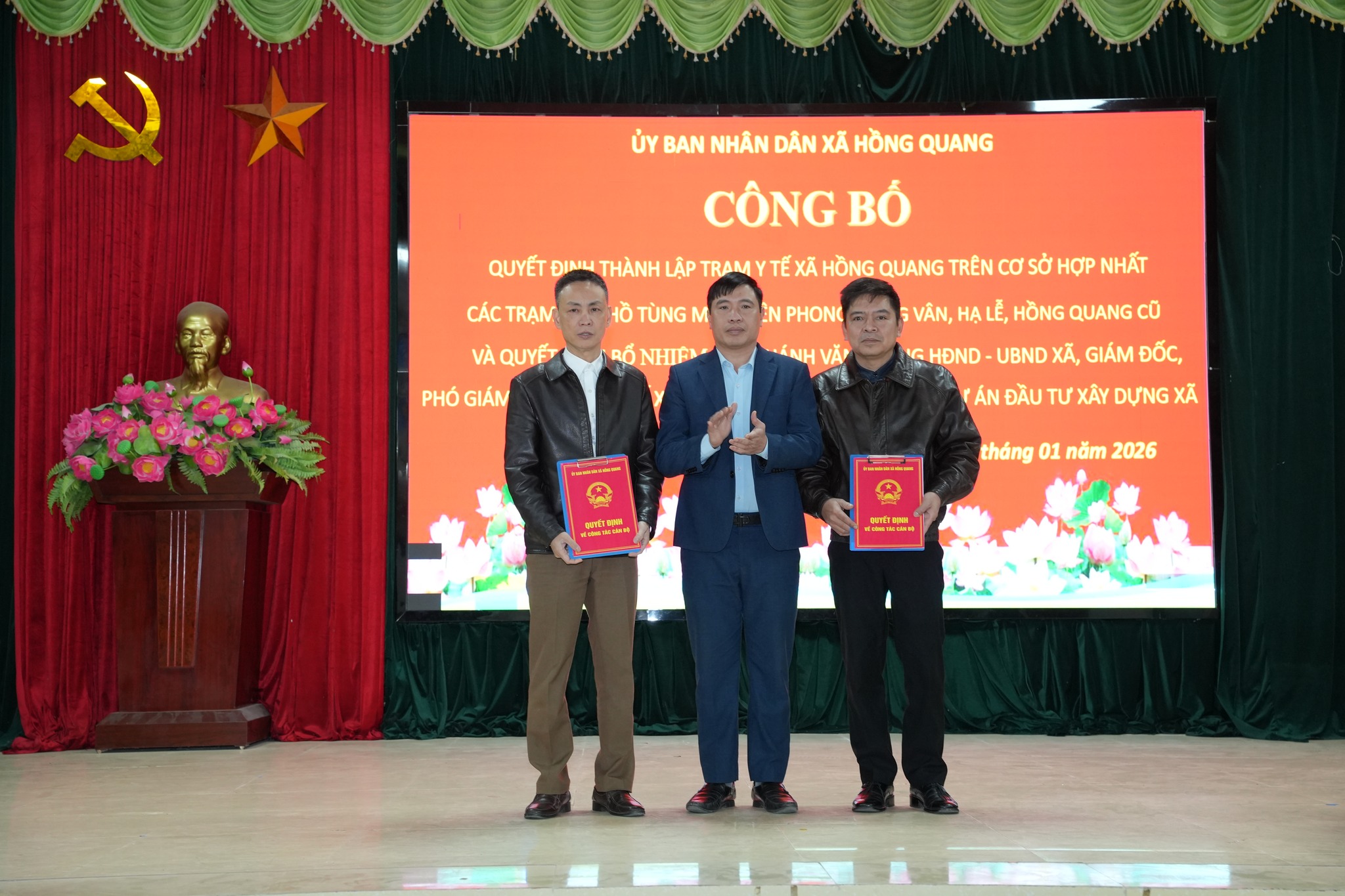 UBND XÃ HỒNG QUANG: CÔNG BỐ QUYẾT ĐỊNH THÀNH LẬP TRẠM Y TẾ XÃ VÀ CÔNG TÁC CÁN BỘ