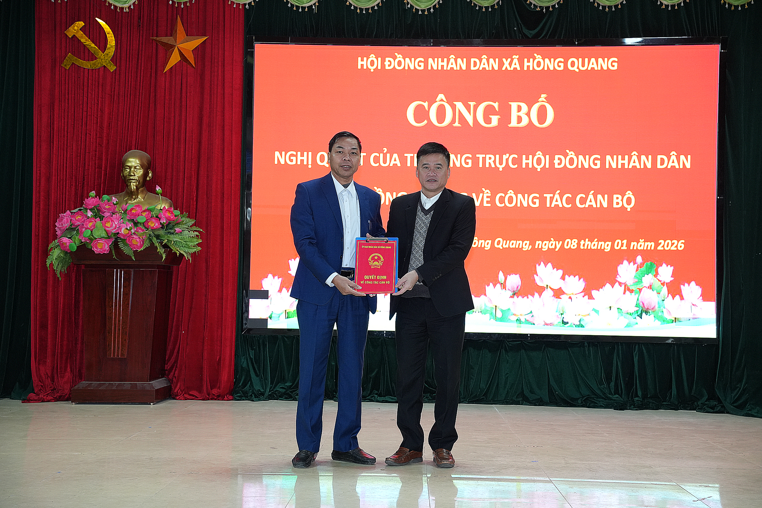 HỘI NGHỊ CÔNG BỐ NGHỊ QUYẾT CỦA THƯỜNG TRỰC HỘI ĐỒNG NHÂN DÂN XÃ HỒNG QUANG VỀ CÔNG TÁC CÁN BỘ