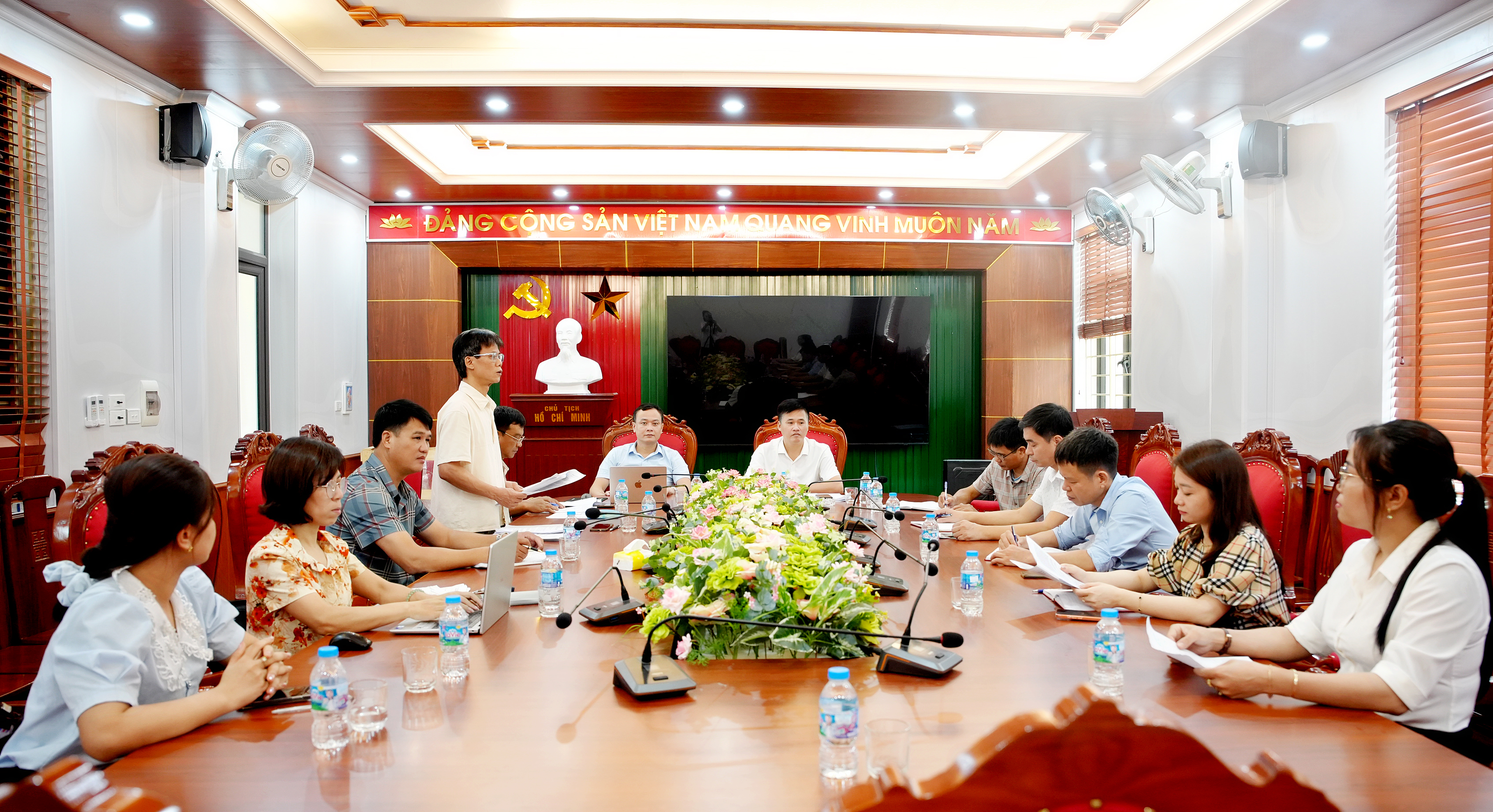 XÃ HỒNG QUANG XEM XÉT HỒ SƠ ĐỀ NGHỊ CÔNG NHẬN NGƯỜI HOẠT ĐỘNG CÁCH MẠNG TRƯỚC NGÀY 1/1/1945