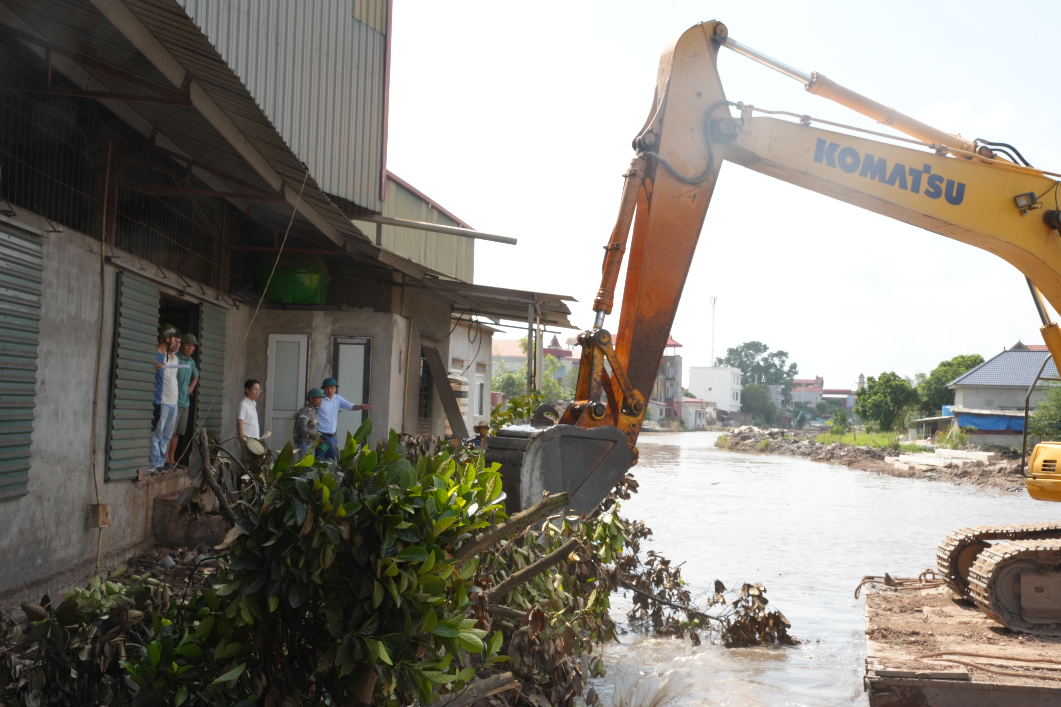XÃ HỒNG QUANG KHẨN TRƯƠNG GIẢI PHÓNG MẶT BẰNG, PHỤC VỤ DỰ ÁN CẢI TẠO, NÂNG CẤP TRẠM BƠM TRÀ PHƯƠNG 3