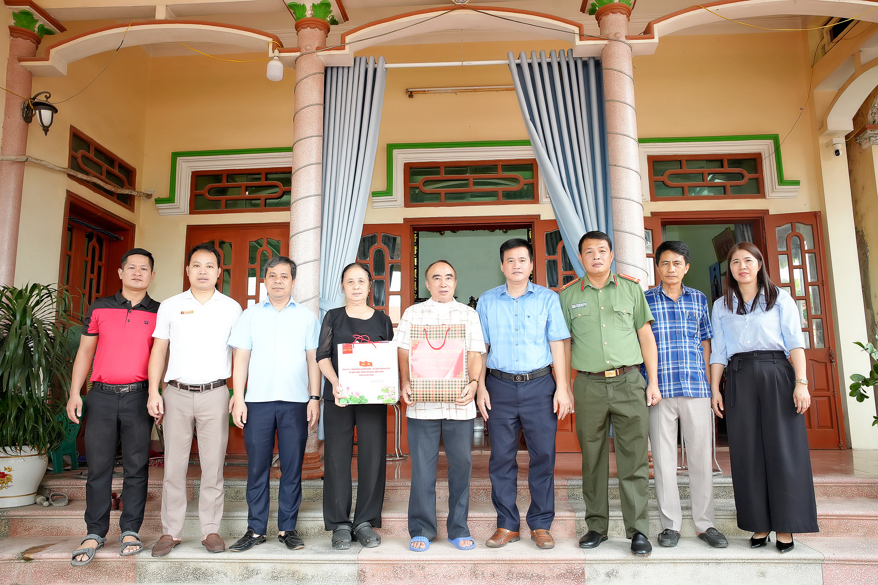 LÃNH ĐẠO XÃ HỒNG QUANG LAN TỎA NGHĨA TÌNH TRI ÂN QUA HOẠT ĐỘNG THĂM, TẶNG QUÀ THƯƠNG, BỆNH BINH NẶNG NHÂN DỊP 27/7 TRÊN ĐỊA BÀN XÃ