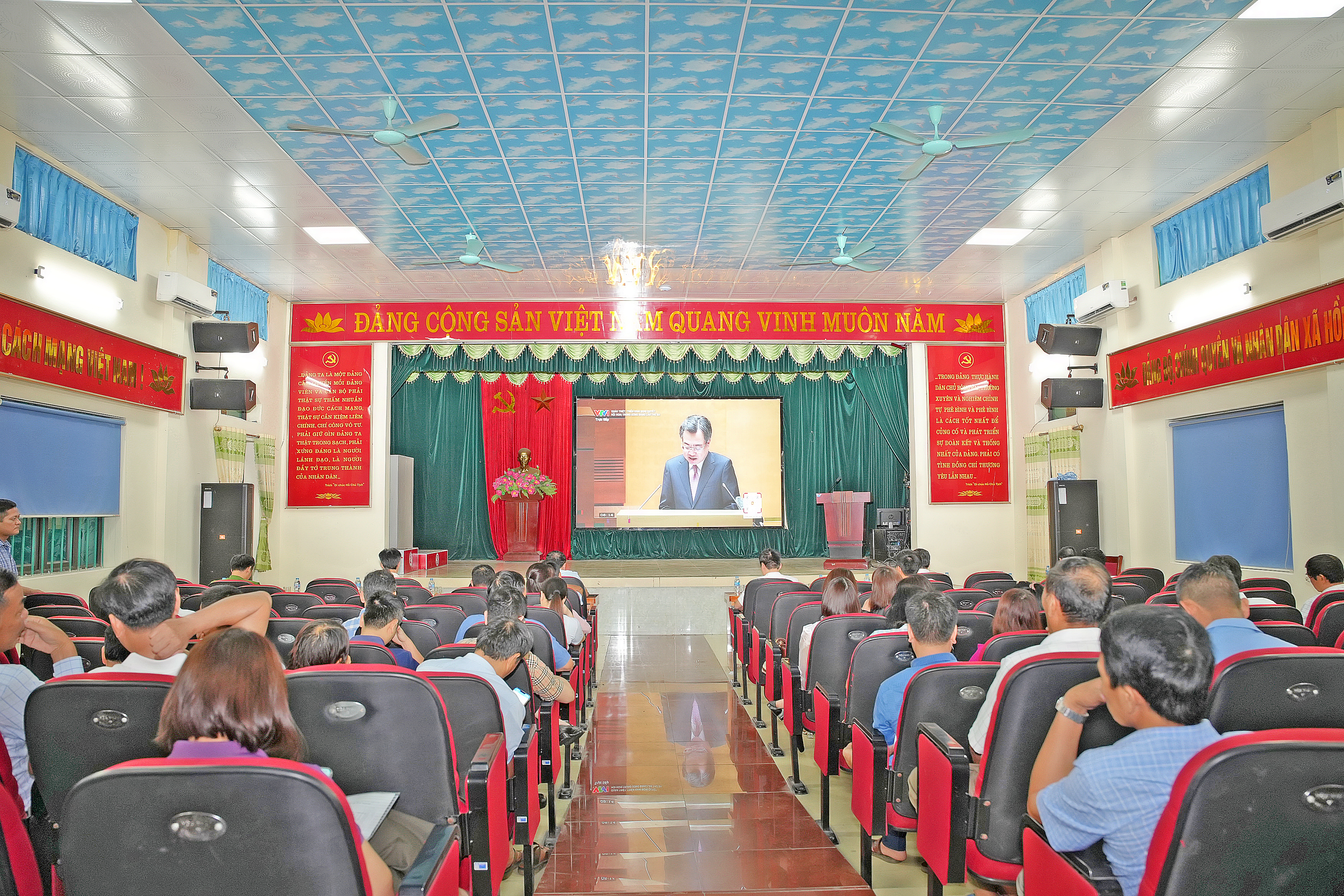 XÃ HỒNG QUANG THAM DỰ HỘI NGHỊ TOÀN QUỐC QUÁN TRIỆT, TRIỂN KHAI THỰC HIỆN NGHỊ QUYẾT HỘI NGHỊ TRUNG ƯƠNG 3 KHÓA XIV