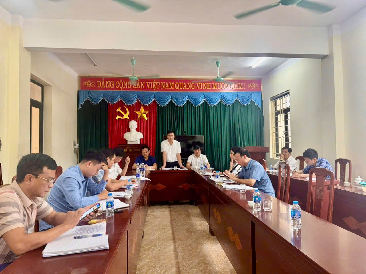 HỘI NGHỊ BAN THƯỜNG VỤ ĐẢNG UỶ XÃ HỒNG QUANG