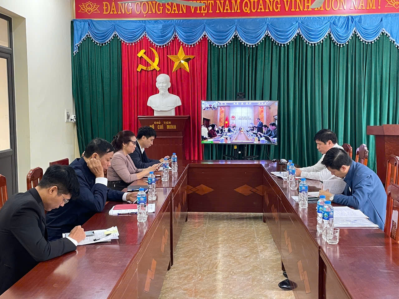 UBND XÃ HỒNG QUANG: TỔ CHỨC HỘI NGHỊ KẾT NỐI TRỰC TUYẾN PHIÊN HỌP THƯỜNG KỲ THÁNG 10 CỦA UBND TỈNH
