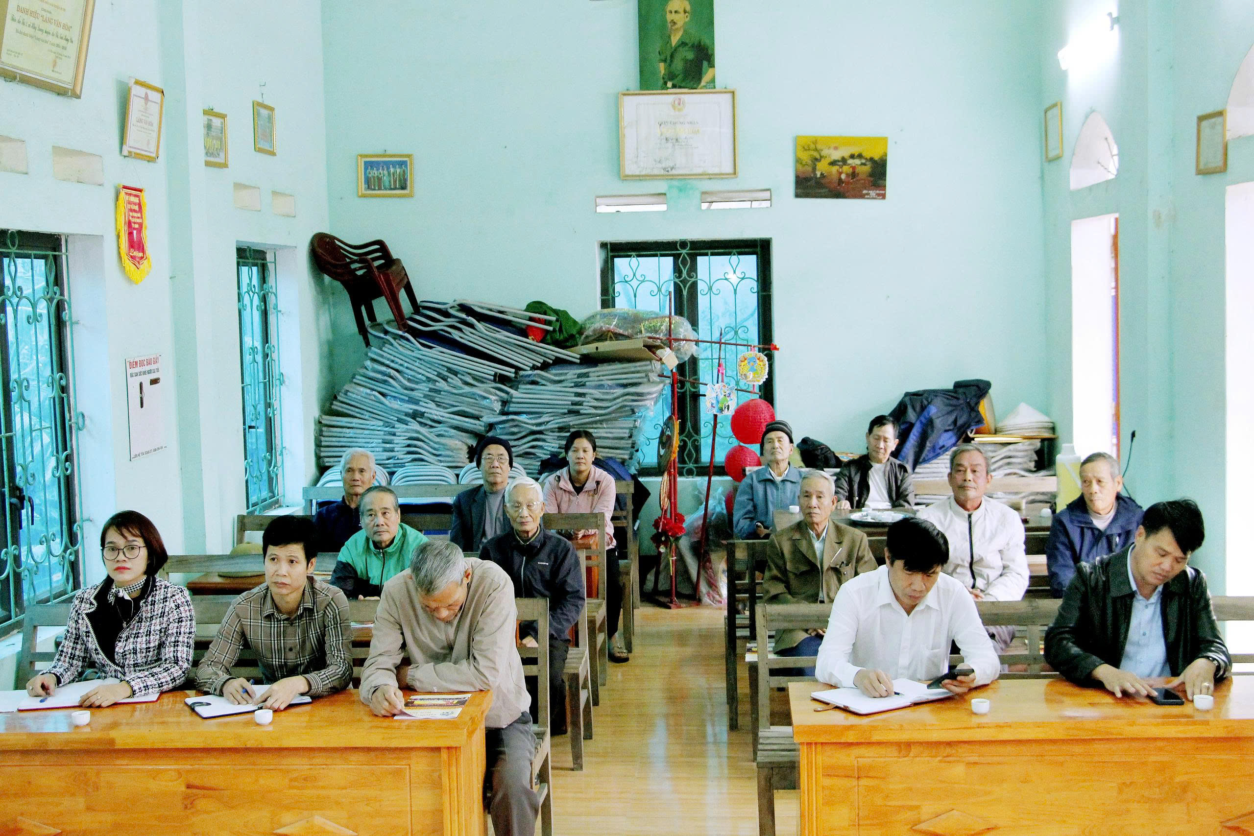 LÃNH ĐẠO XÃ HỒNG QUANG DỰ SINH HOẠT CHI BỘ THÔN ÂN THI 2
