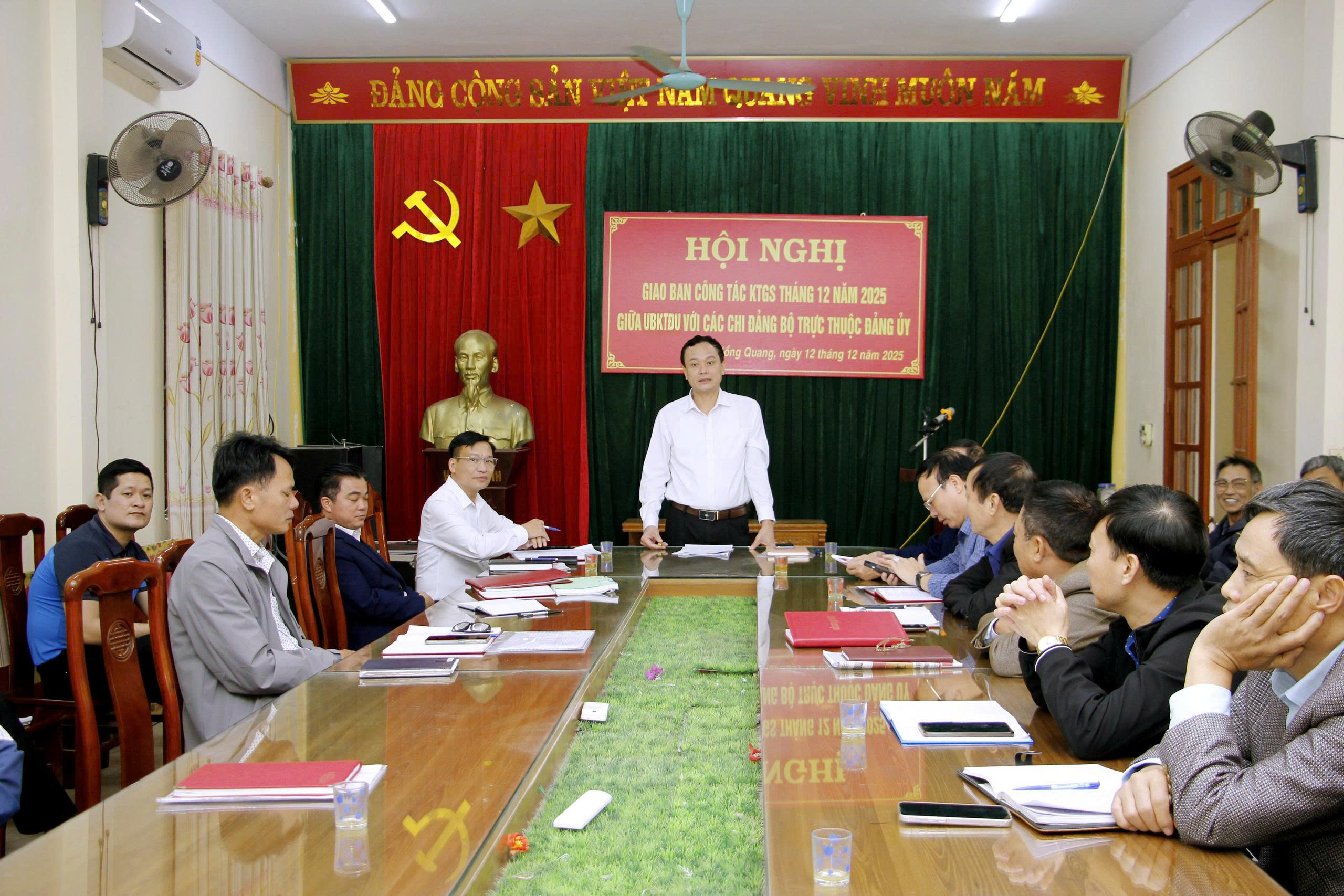 HỘI NGHỊ GIAO BAN CÔNG TÁC KIỂM TRA GIÁM SÁT THÁNG 12 NĂM 2025 GIỮA UỶ BAN KIỂM TRA ĐẢNG UỶ VỚI CÁC CHI ĐẢNG BỘ TRỰC THUỘC ĐẢNG UỶ