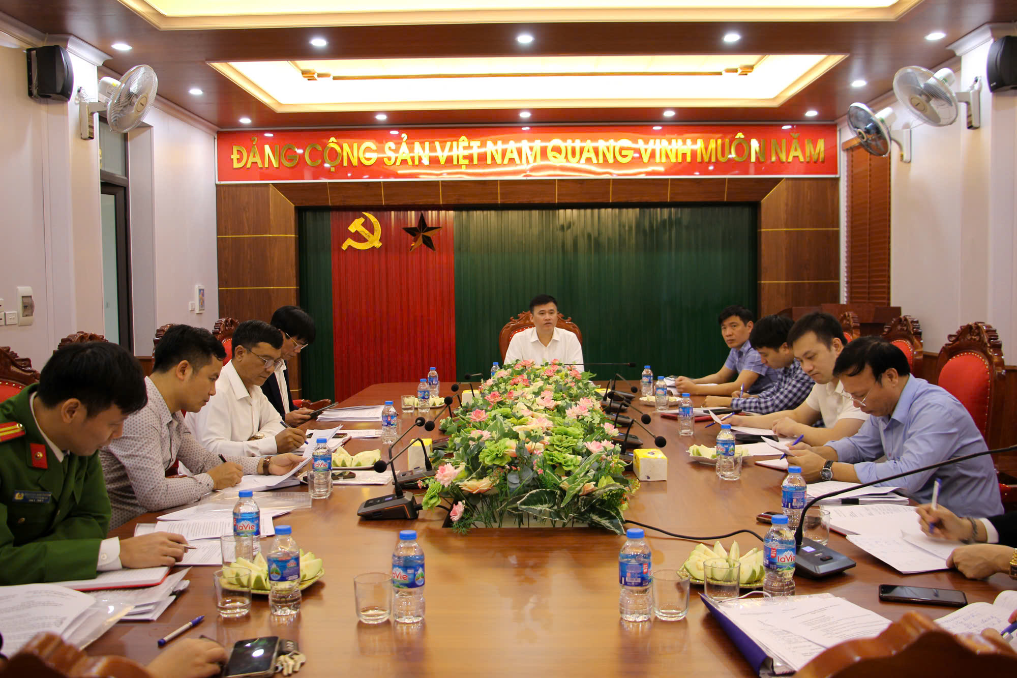 BAN THƯỜNG VỤ ĐẢNG ỦY XÃ HỒNG QUANG: TỔ CHỨC HỘI NGHỊ KIỂM ĐIỂM NĂM 2025