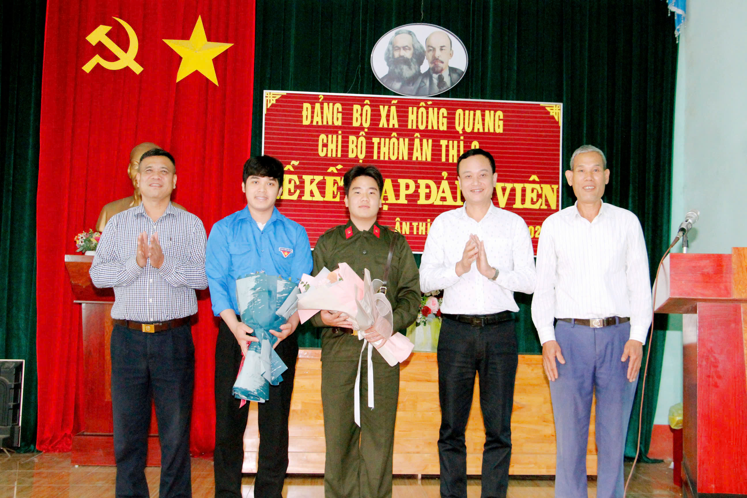 CHI BỘ THÔN ÂN THI 2  KẾT NẠP ĐẢNG VIÊN MỚI