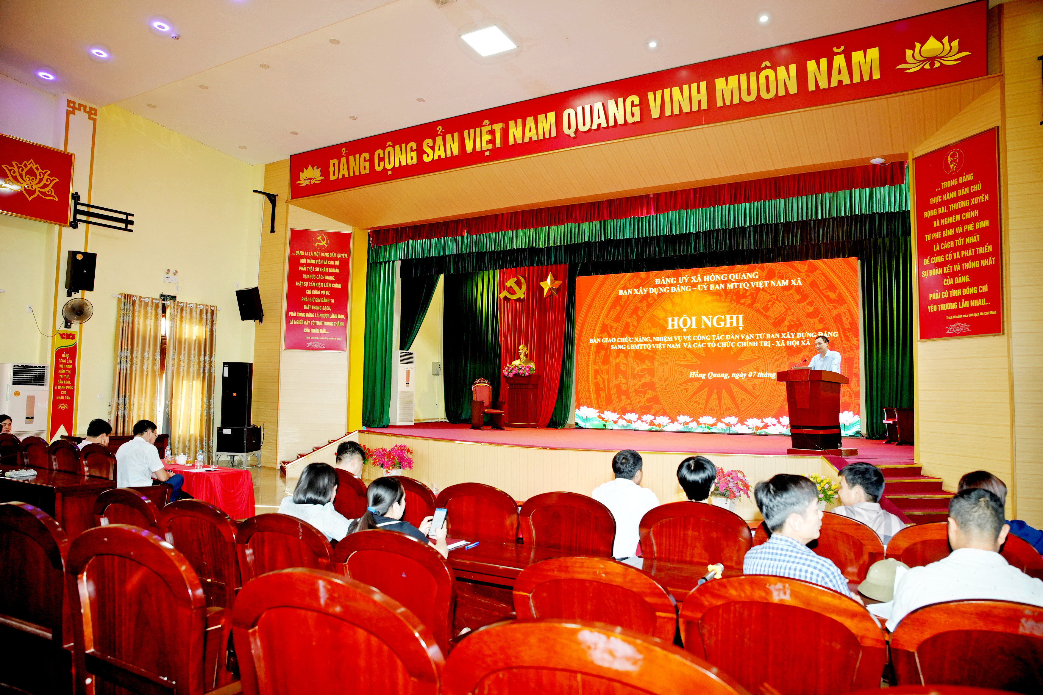 XÃ HỒNG QUANG BÀN GIAO CHỨC NĂNG NHIỆM VỤ THAM MƯU CÔNG TÁC DÂN VẬN TỪ BAN XÂY DỰNG ĐẢNG SANG  MẶT TRẬN VÀ CÁC TỔ CHỨC CHÍNH TRỊ - XÃ HỘI