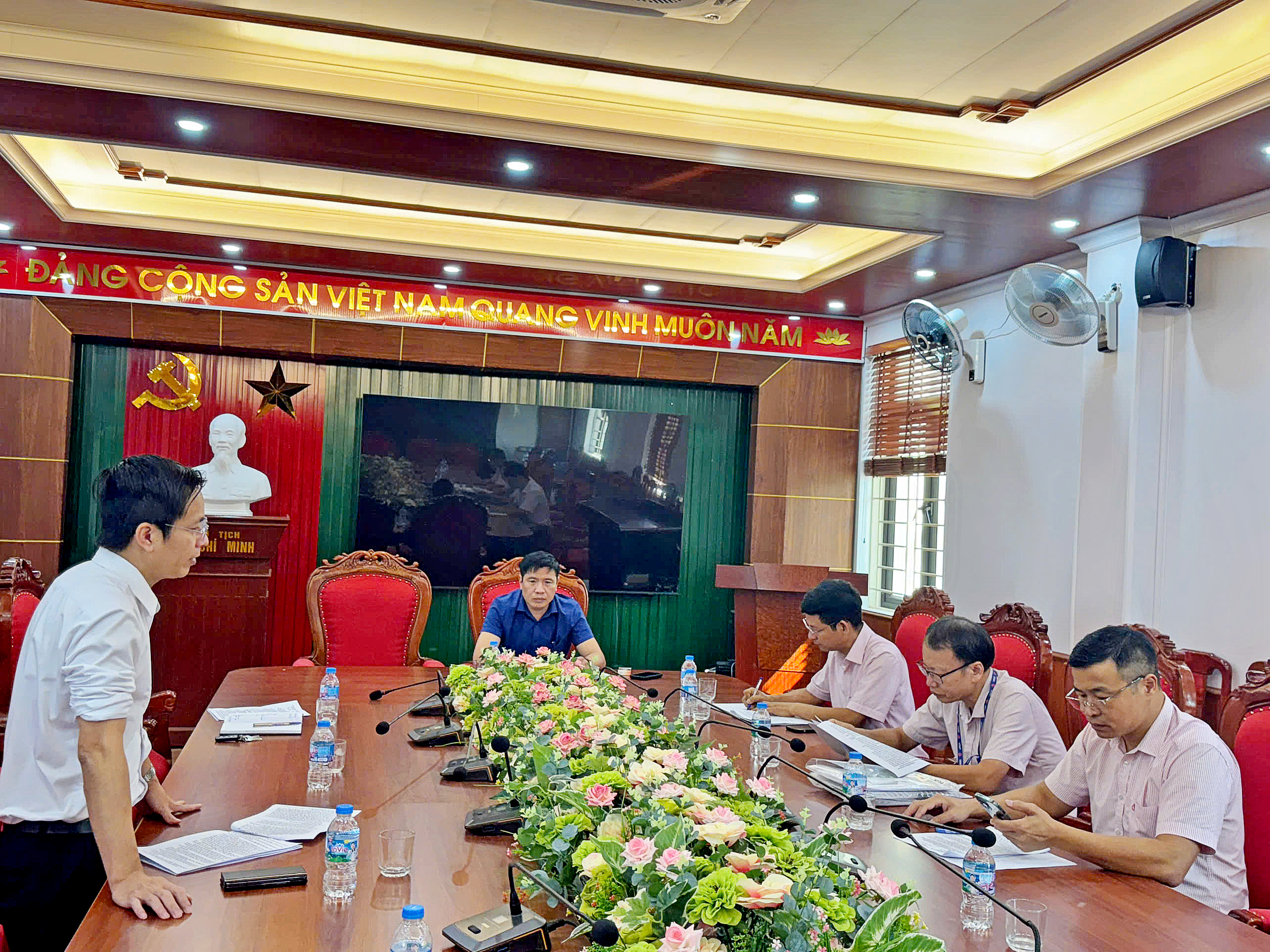 Ban đại diện Hội đồng quản trị Ngân hàng Chính sách xã hội xã Hồng Quang họp triển khai quyết định số 56/QĐ-HĐQT, đánh giá kết quả hoạt động 9 tháng đầu năm và triển khai nhiệm vụ quý IV năm 2026